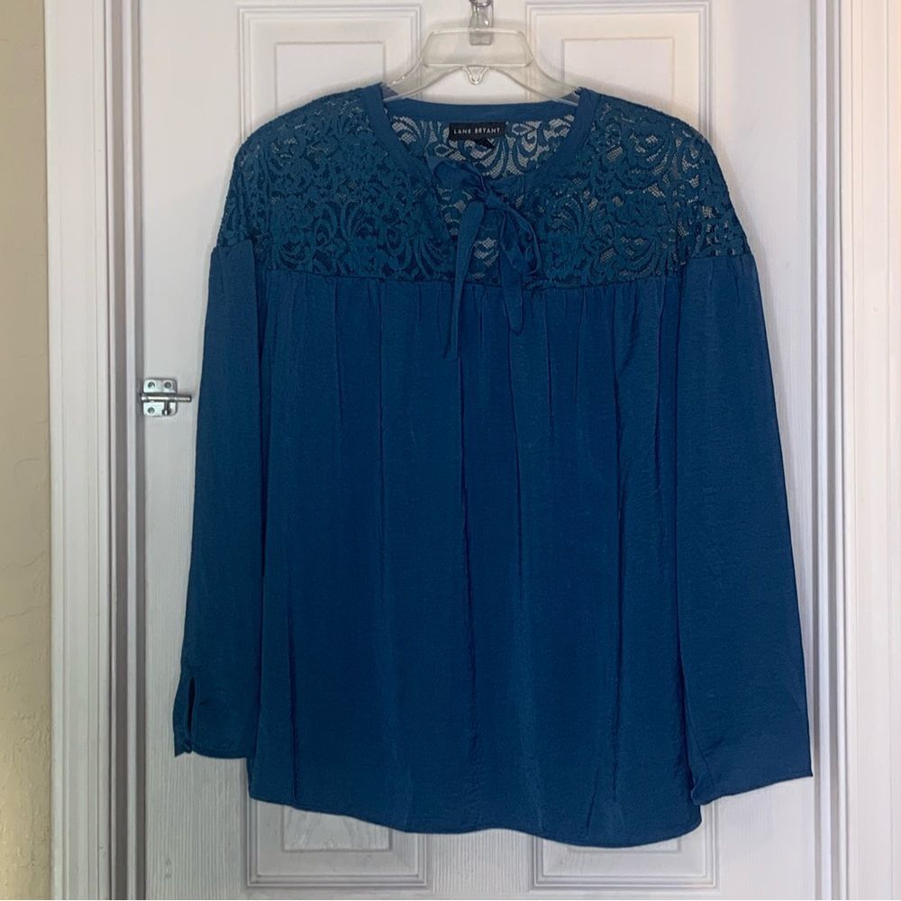Lane Bryant Split-Neck Lace Yoke Top Size 20 - Picture 12 of 13